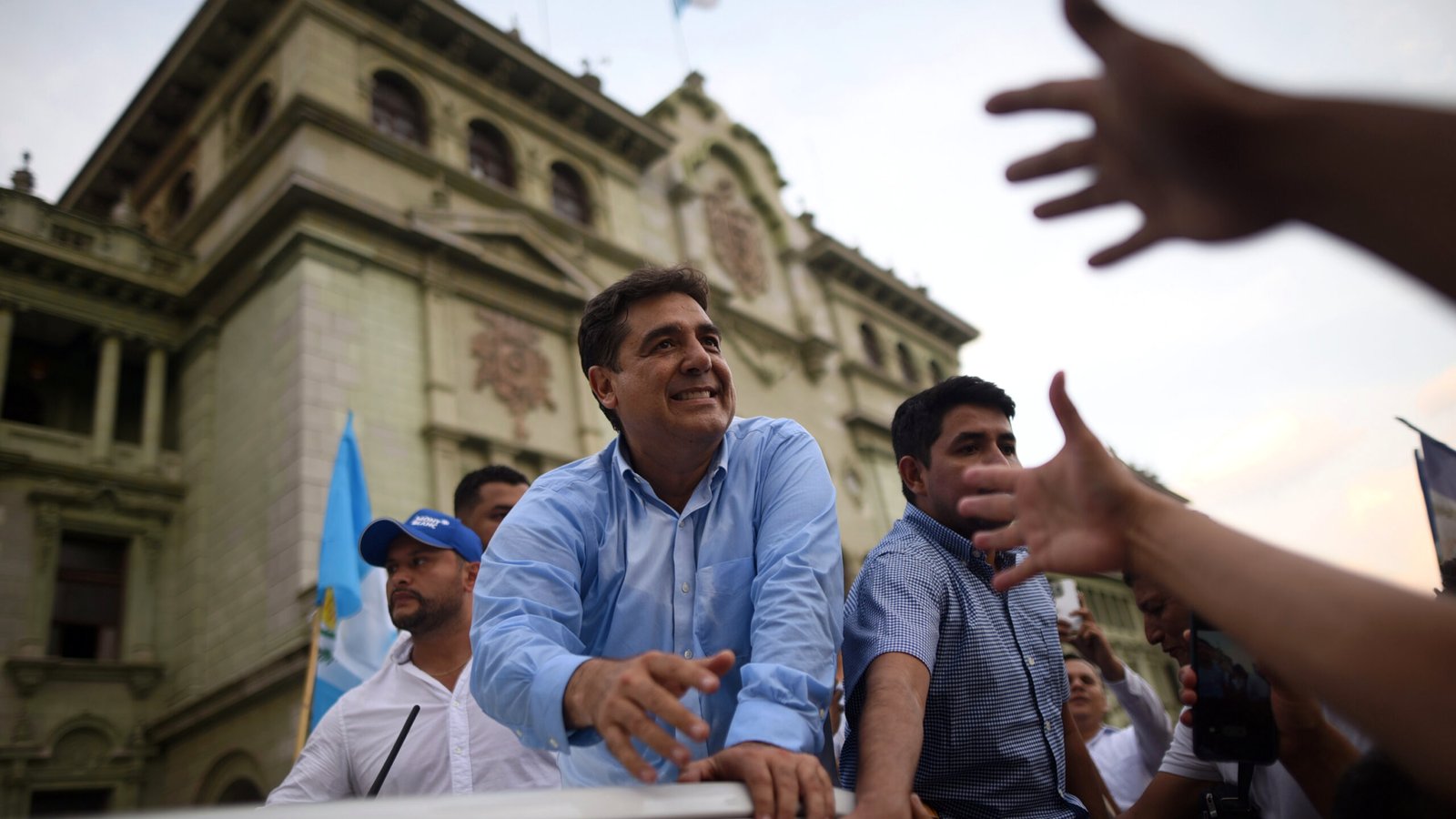 Guatemala para volver a servir — el candidato con la gente